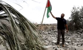 İsrail güçleri Batı Şeria'da Filistinlilere ait bir evi yıktı