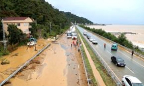 Fındıklı-Arhavi yolu heyelan nedeniyle ulaşıma kapandı