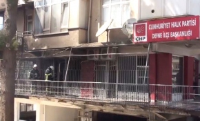 Hatay'da CHP İlçe Başkanlığında yangın