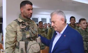 Başbakan Yıldırım, Çukurca'da askeri birlikleri ziyaret etti