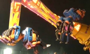 Lunaparkta eğlence aracında mahsur kaldılar