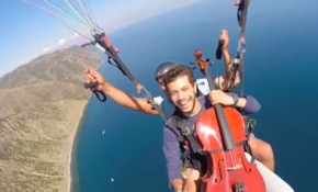 600 metre yükseklikte 'çello şovu'