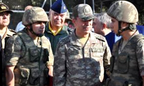 Sınırdaki askerler Genelkurmay Başkanı Akar'ın ziyaretiyle moral buldu