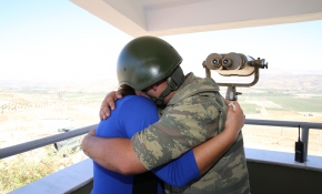 Suriye sınırdaki askere bayram sürprizi