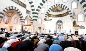 Binlerce Müslüman Amerika Diyanet Merkezinde buluştu