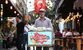 Hastalığı "Meyve Dünyası"nı durdurmadı