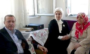 Erdoğan'dan 15 Temmuz şehitlerinin ailelerine bayram ziyareti