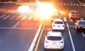 Lüks araç bomba gibi patladı