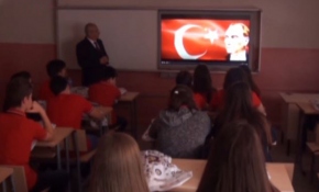 İlk ders "15 Temmuz Demokrasi Zaferi" videosu ile başladı