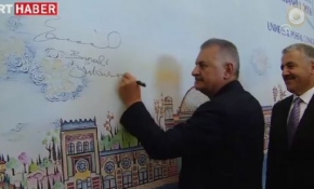 Başbakan Yıldırım, 26. Dünya Posta Kongresi'nde pul sergisini gezdi