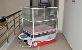 Yemekleri robotlar taşıyacak