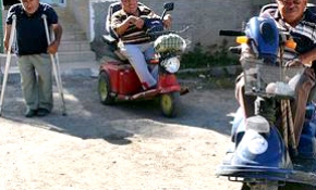 Engelli kardeşlerin örnek beraberliği