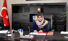 Başörtüsü mağduru öğretmene iadeiitibar