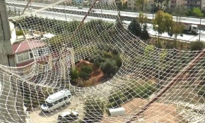 Yüksekten düşen inşaat işçisini 3 bin liralık file kurtarmış