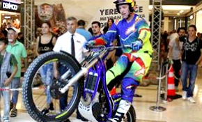 Ünlü motosikletçi Capper, gösteri yaptı