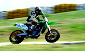 'Kuzen Sofuoğlu' dünya şampiyonunun izinde