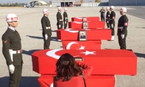 Şemdinli'de şehit olan askerler için tören