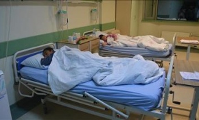 Gıda zehirlenmesi şüphesiyle 61 öğrenci hastaneye kaldırıldı