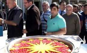Cumhurbaşkanlığı Külliyesi'nde aşure dağıtıldı