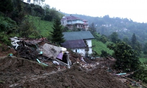 Rize'deki toprak kayması