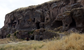 "Mağara evler" turizme kazandırılacak