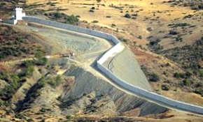 Suriye sınırında modüler duvar çalışmaları sürüyor