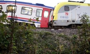 Sakarya'da iki tren çarpıştı