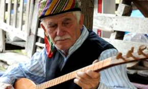 Bağlamanın teline dokunacak çırak arıyor