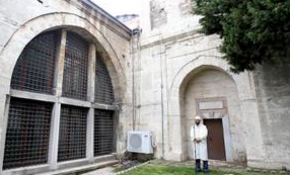 Artık 4 minaresinden 5 vakit ezan sesi yükseliyor