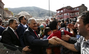 Başbakan'dan esnaf ziyareti