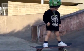 Minik kaykaycı kendine hayran bıraktı