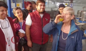 Zeytinyağını bardakla içti