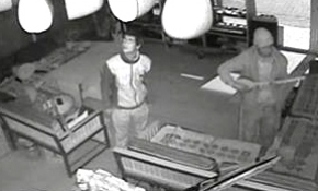 Hırsızlar akort yaptıkları bağlamayı çaldı