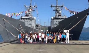 Askeri gemiler kapılarını çocuklara açtı