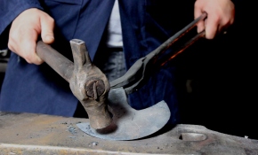 Diriliş Ertuğrul'un kılıç ve baltaları böyle yapılıyor