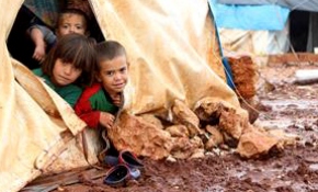 Suriye'nin kuzeyindeki çadır kentleri su bastı