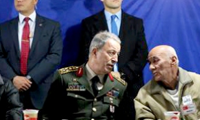 Genelkurmay Başkanı Akar, şehit evini ziyaret etti