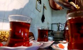 Çam kokulu "Cilveli çay"dan vazgeçmiyorlar
