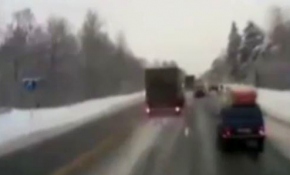 Kontrolden çıkan kamyon ciple böyle çarpıştı