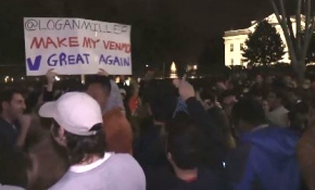 Beyaz Saray önünde bekleyiş sürüyor