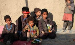 İç savaş mağduru Afgan mülteci çocuklar