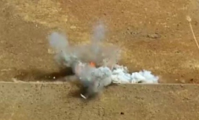 Bomba yüklü minibüs imha edildi