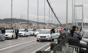 Büyük Önder Atatürk'ü anıyoruz