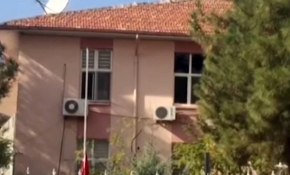 PKK'lı teröristler Derik Kaymakamlık binasına saldırdı