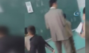 İlkokul öğrencisine dayak kamerada