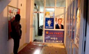 AK Parti Muradiye İlçe Başkanlığı binasına bombalı saldırı