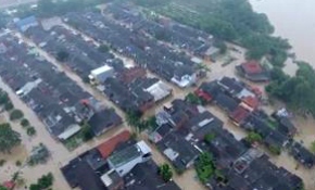 Endonezya'da 20 bin kişi sel mağduru