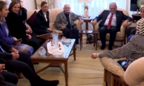 Başbakan Yıldırım vatandaşların evine konuk oldu