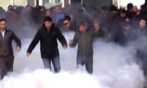 Van'da izinsiz gösteri yapan gruba, polis müdahale etti