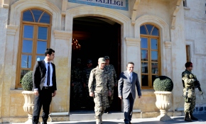 Orgeneral Akar, sınır birliklerini denetleyecek